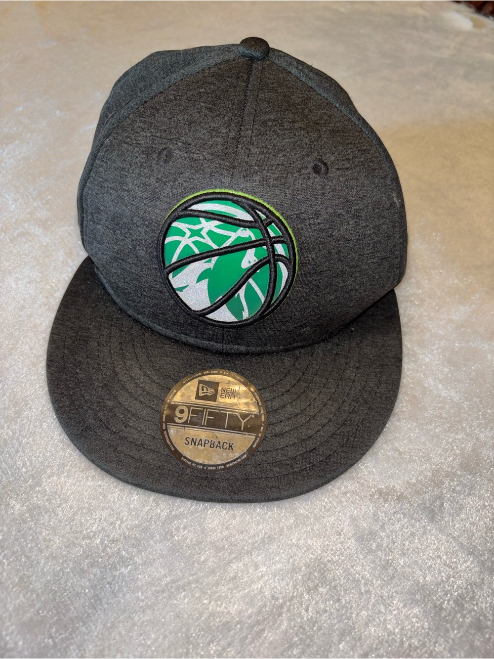 New Era Dark Gray & Green 9FIFTY Snapback Timberwolves Hat
